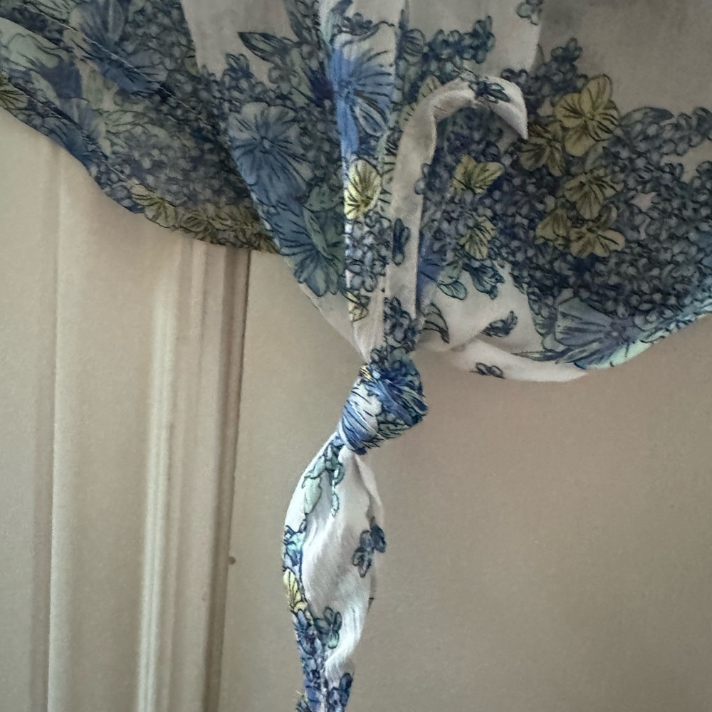 Candies tie bottom tank top blouse with blue and yellow flowers. - Picture 4 of 5